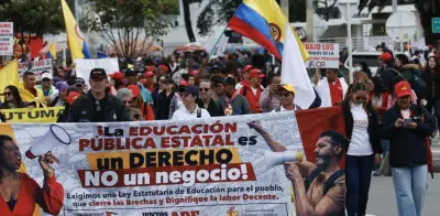 Docentes tendrán aumento salarial superior al 7% en 2026 con beneficio adicional