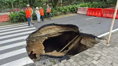 Enorme hueco en El Poblado cumple una semana sin fecha de apertura definida