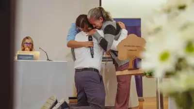 Familia de falso positivo perdona a militar en audiencia de la JEP en Medellín