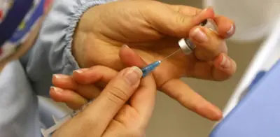 Gobierno urge actualizar vacunas contra fiebre amarilla y sarampión antes de viajes de Semana Santa