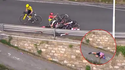 Grave accidente en San Remo Women 2026: ciclista italiana cae por desnivel tras caída múltiple