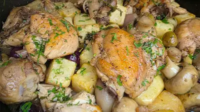 Harry Sasson revela su fórmula secreta para pollo horneado jugoso sin piel