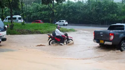 Inundaciones colapsan movilidad en Bucaramanga y Girón tras intensas lluvias