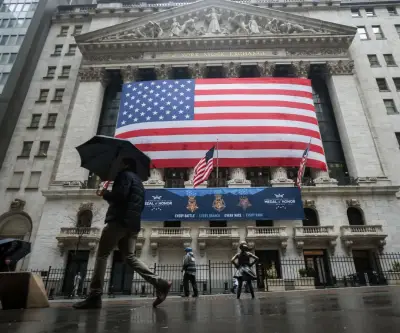 Jueza federal ordena a gobierno Trump restablecer estatus migratorio de miles de personas