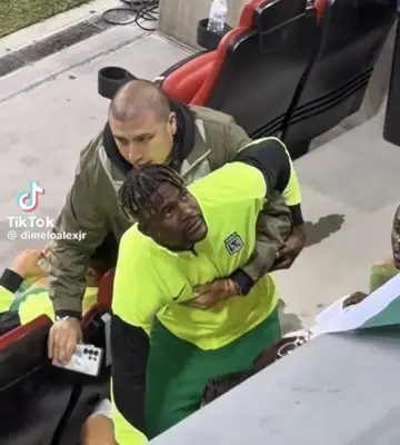 Jugador de Atlético Nacional desafía a golpes a hincha crítico en partido de Estados Unidos