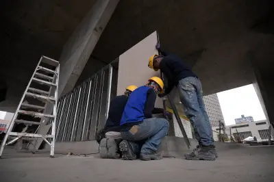 La construcción en Colombia avanza a dos velocidades: obras civiles crecen, vivienda se frena