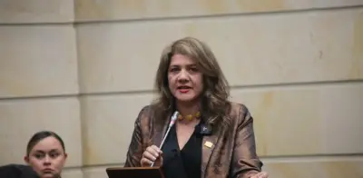Lorena Ríos defiende separación de poderes y presenta sus tres banderas legislativas para el Senado