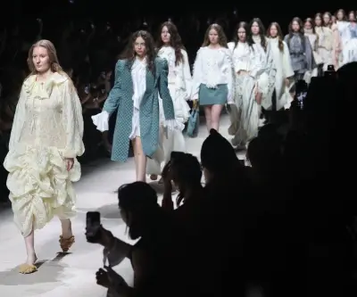 Moscú cierra la temporada global de la moda con más de 200 marcas en su pasarela