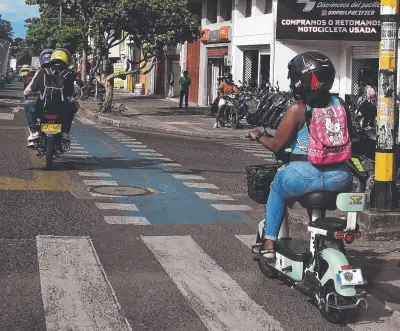 Motos eléctricas en Colombia: requisitos legales y normas de circulación para conductores
