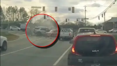 Mujer de 88 años protagoniza accidente por confundir freno con acelerador