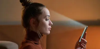 Mujer detenida 5 meses por error de IA en reconocimiento facial en EE.UU.