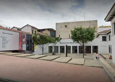 Museos replantean su rol: debate sobre accesibilidad vs. crítica en colecciones