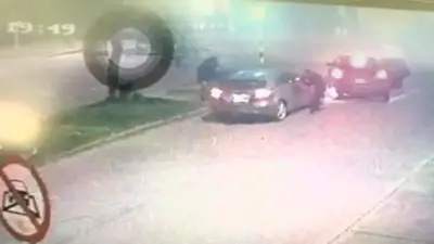 Nueva modalidad de robo de carros azota a conductores en Bogotá; hurto quedó grabado