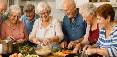 Nueve adultos mayores entre 84 y 94 años viven juntos en complejo residencial para combatir la soledad