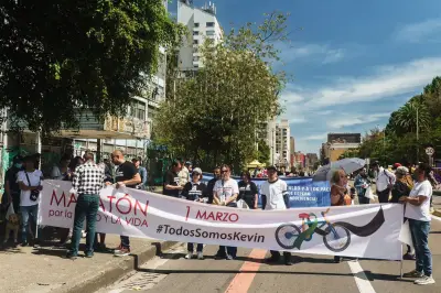 Pacientes Colombia marcha en Bogotá por muerte de Kevin Acosta y crisis del sistema de salud