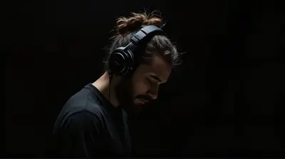 Playlists de desamor: la música que acompaña el duelo de los 'casi algo' modernos