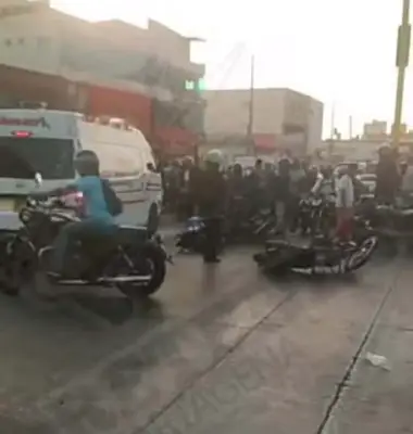 Pánico en Mercado Bazurto tras choque múltiple de motocicletas en Cartagena