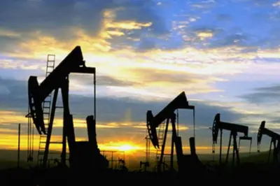 Precio del petróleo supera los 100 dólares tras amenaza de cierre del estrecho de Ormuz