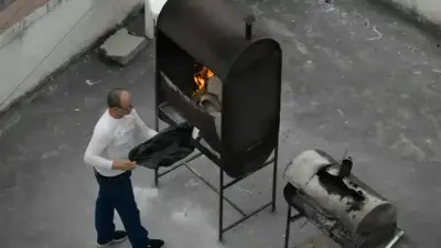 Presidente de Ecuador denuncia quema de documentos en Embajada de Cuba en Quito