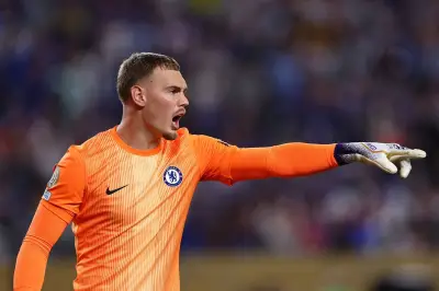 PSG aprovecha error de arquero del Chelsea para golear 5-2 en vibrante ida de Champions