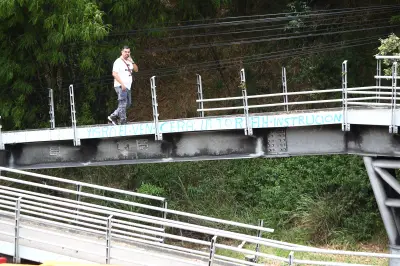 Puente peatonal sin barandas en Bucaramanga pone en riesgo a peatones