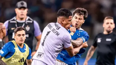Récord de 23 expulsiones en final del Mineiro tras monumental pelea entre Cruzeiro y Atlético