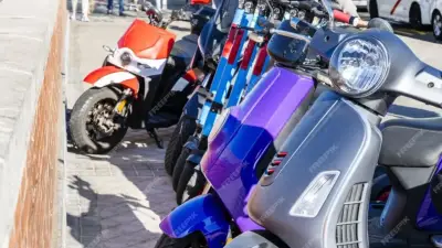 Requisitos clave para conducir motos eléctricas en Colombia en 2026: licencia y normativa