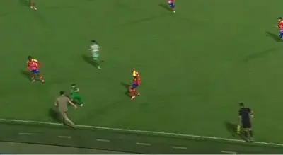 Risueño y Morelos protagonizan polémico choque en partido de Atlético Nacional vs Deportivo Pasto