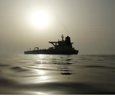 Segundo petrolero de Dynacom desafía riesgos en Ormuz mientras el tráfico marítimo se paraliza