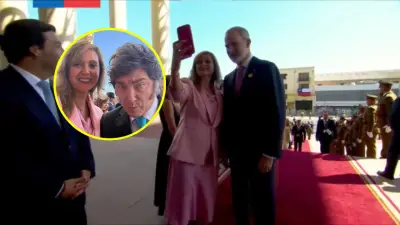 Senadora chilena rompe protocolo en cambio de mando al pedir 'selfies' a rey de España y otros líderes