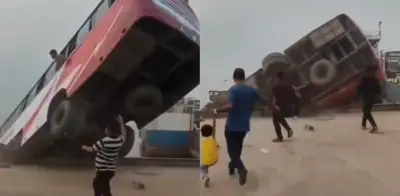 Tragedia en Bangladesh: bus con más de 40 pasajeros se hunde en el río Padma