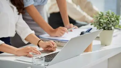 Tres universidades españolas ofrecen másteres STEM con trabajo remunerado en el País Vasco para 2026-2027