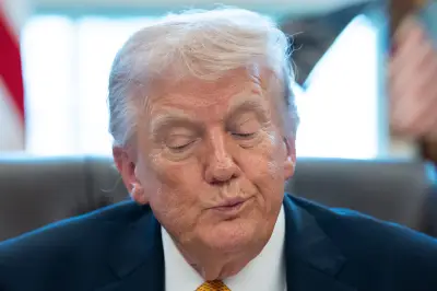 Trump amenaza con desplegar agentes de ICE en aeropuertos por crisis de financiación