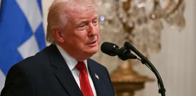 Trump niega desesperación por acuerdo con Irán y revela misterioso 'regalo' petrolero