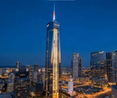 Trump revela planos de su biblioteca presidencial en Miami con estatua dorada gigante