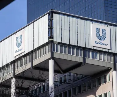 Unilever congela contrataciones globales por impacto de guerra en costos de envío