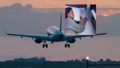 United Airlines lanza 'Relax Row': cama con colchón en clase económica para vuelos largos