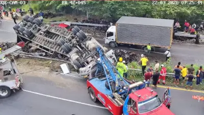 Volcamiento de tractocamión paraliza túnel Sumapaz: implementan paso controlado