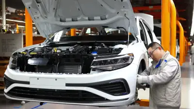 Volkswagen anuncia recorte de 50.000 empleos en Alemania hasta 2030 por crisis competitiva