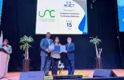 ACIET reconoce a la Fundación Universitaria Comfenalco Santander por sus 15 años de aporte educativo