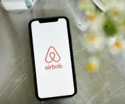 Airbnb amplía servicios con traslados privados en 125 ciudades globales
