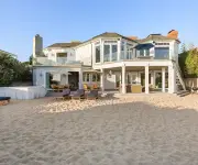 Airbnb ofrece estadía exclusiva en la icónica casa de 'Hannah Montana' para celebrar 20 años