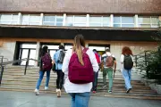 Alerta en universidades colombianas por caída histórica de nacimientos: fechas críticas reveladas