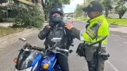 Alerta por multa de $1.266.000 a motociclistas por práctica común en vías
