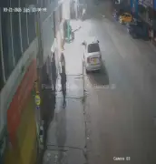 Atraco armado en pizzería de Rafael Uribe: delincuentes roban a clientes y huyen en motos