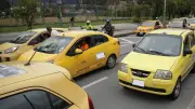 Autoridades ordenan reforzar controles a taxis en Bogotá tras denuncias de 'paseo millonario'