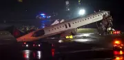 Avión de Air Canada choca con camión de bomberos en aeropuerto LaGuardia de Nueva York