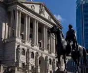 Banco de Inglaterra vota unánime mantener tasas en 3,75% ante riesgo inflación por guerra