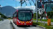 Bloqueos en TransMilenio por manifestaciones afectan la troncal Caracas en Bogotá