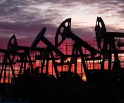 Brent se encamina a alza mensual récord por escalada del conflicto en el golfo Pérsico